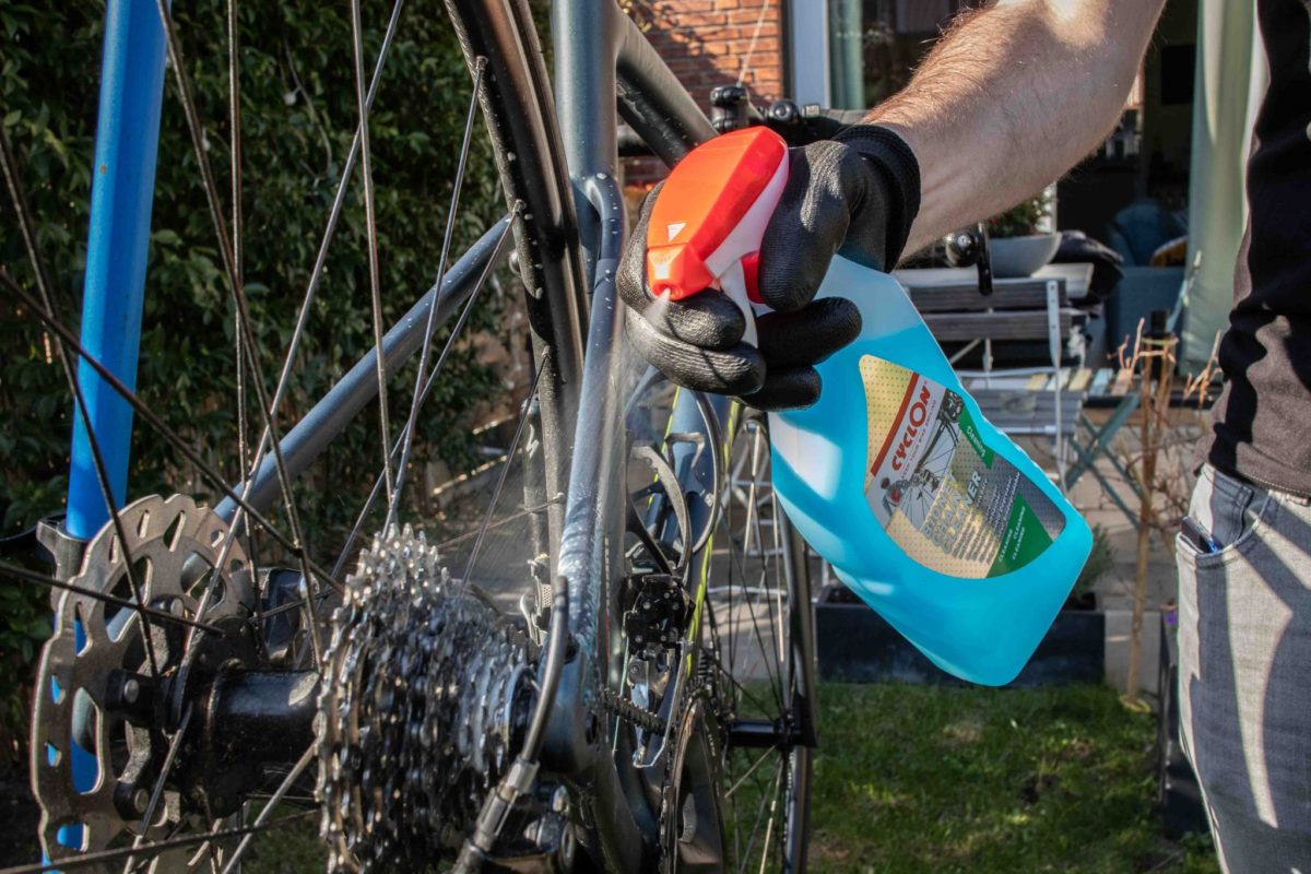 is er Speels Trein Van schoonmaken tot beschermen: 7 stappen om je fiets een uitgebreide  onderhoudsbeurt te geven - WielerVerhaal