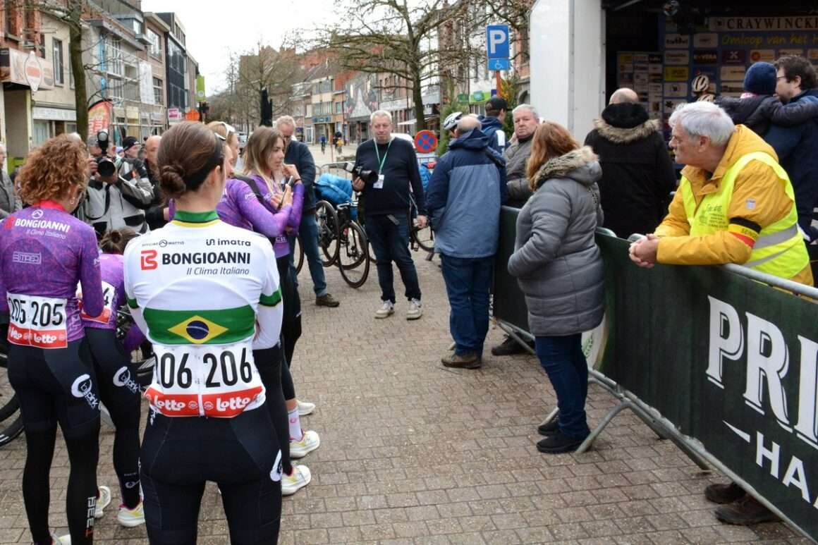 Fotoimpressie 89 van onze leukste foto's uit de Omloop van het